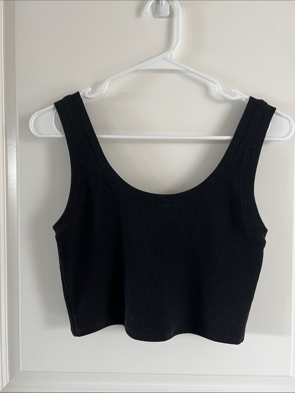 ALO Yoga Black Ribbed Crop Tank
